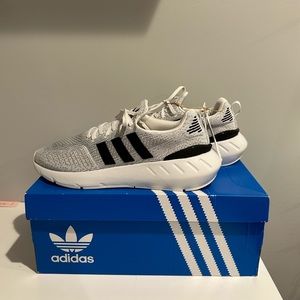 Never worn women’s adidas tennis shoes